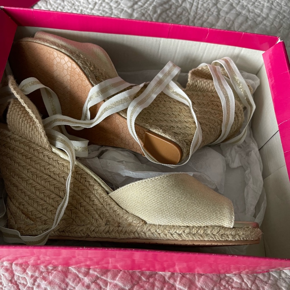 NEW in box Lilly Pulitzer size 10 tan wedge